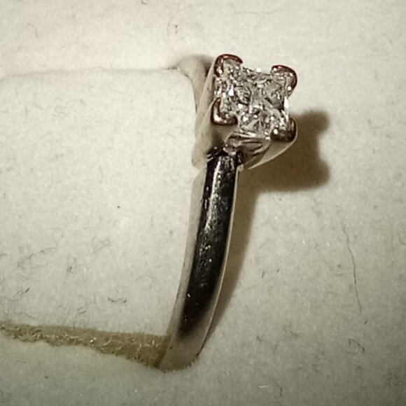 REDUCED!  14Kt White Gold 0.42ct Princess Solitaire Diamond Ring - Picture 2 of 5